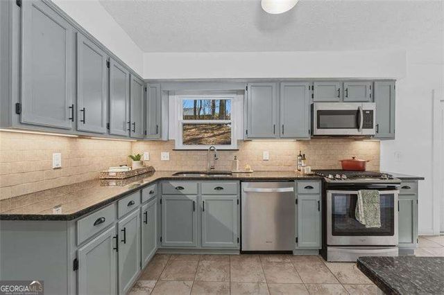 10445 Summer Creek Drive, Alpharetta, GA 30022