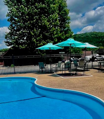 142 Natures Way, Hollister, MO 65672