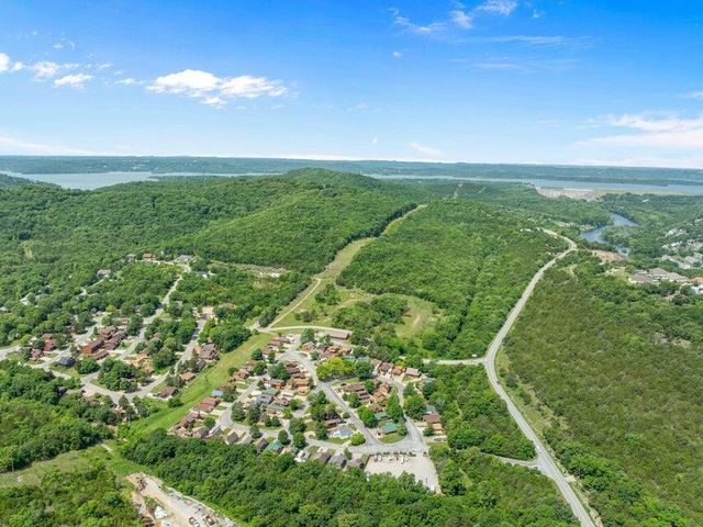 142 Natures Way, Hollister, MO 65672