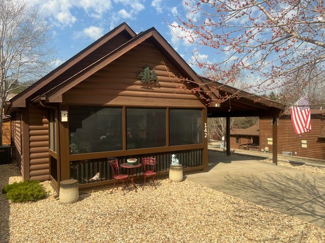 142 Natures Way, Hollister, MO 65672