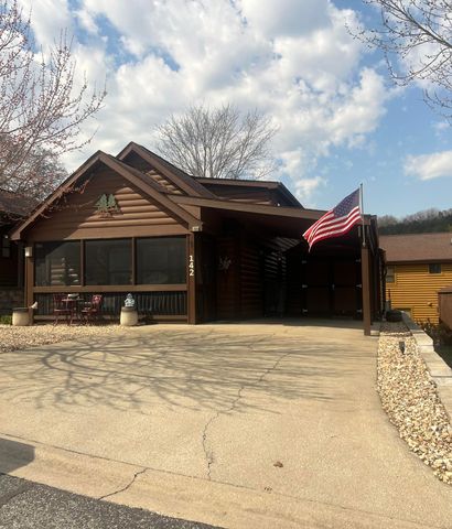 142 Natures Way, Hollister, MO 65672