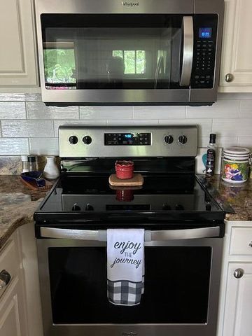 142 Natures Way, Hollister, MO 65672