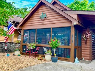 142 Natures Way, Hollister, MO 65672