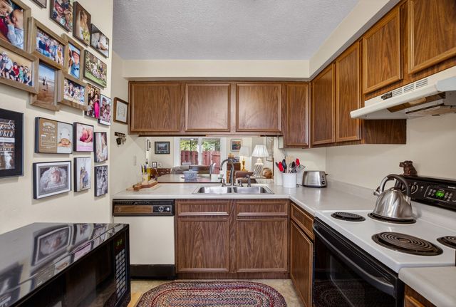 400 Redrome Circle E, Bridgeville, PA 15017