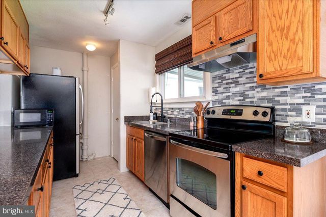 1402 ISTED RD, Glen Burnie, MD 21060