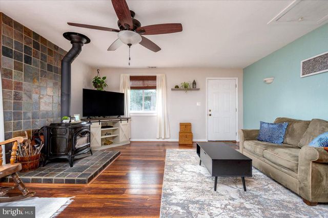 1402 ISTED RD, Glen Burnie, MD 21060