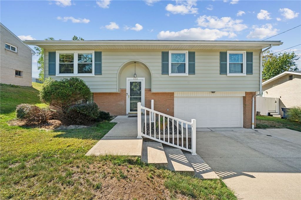 212 Old Leechburg Rd, Plum Boro, PA 15239