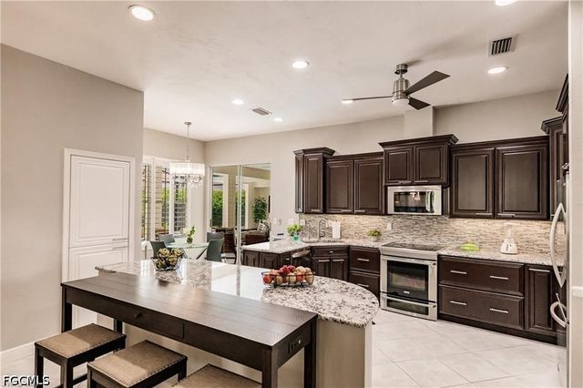 9811 Ensign CT, Fort Myers, FL 33919