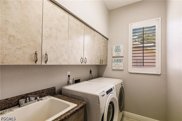 9811 Ensign CT, Fort Myers, FL 33919