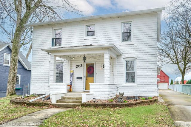 203 Sawyer Street, Grand Blanc, MI 48439