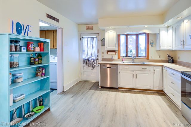 203 Sawyer Street, Grand Blanc, MI 48439