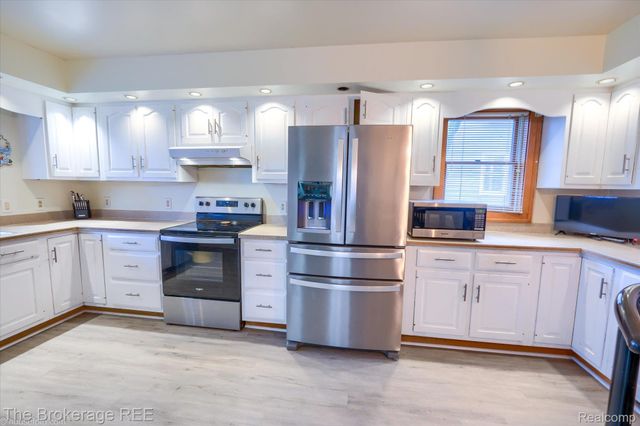 203 Sawyer Street, Grand Blanc, MI 48439