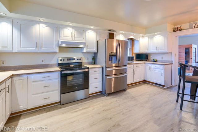 203 Sawyer Street, Grand Blanc, MI 48439