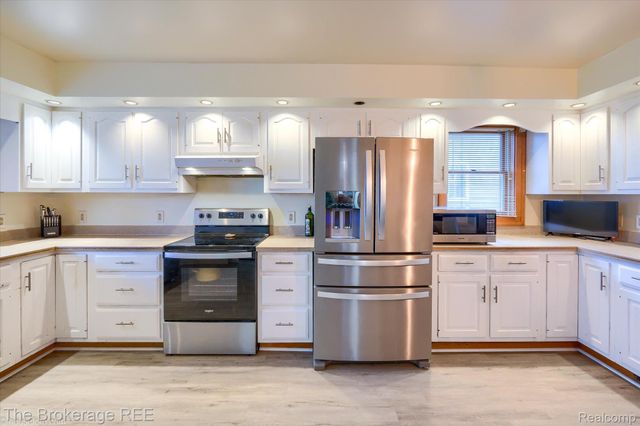 203 Sawyer Street, Grand Blanc, MI 48439
