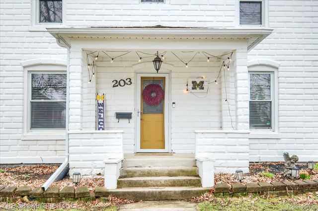 203 Sawyer Street, Grand Blanc, MI 48439