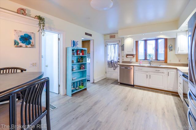 203 Sawyer Street, Grand Blanc, MI 48439