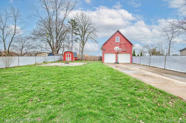 203 Sawyer Street, Grand Blanc, MI 48439