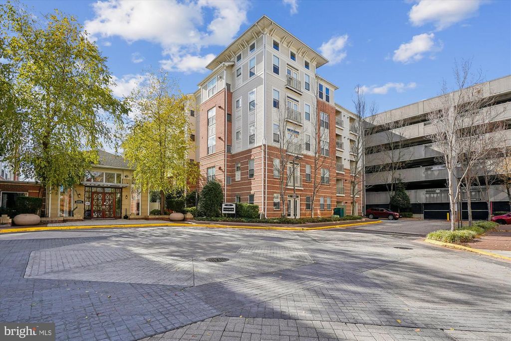 9490 VIRGINIA CENTER BLVD #130, Vienna, VA 22181