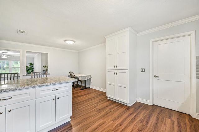 209 Buffalo Trail, Lake Jackson, TX 77566