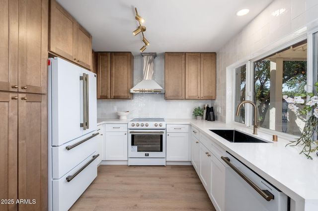 5752 N SCOTTSDALE Road, Paradise Valley, AZ 85253