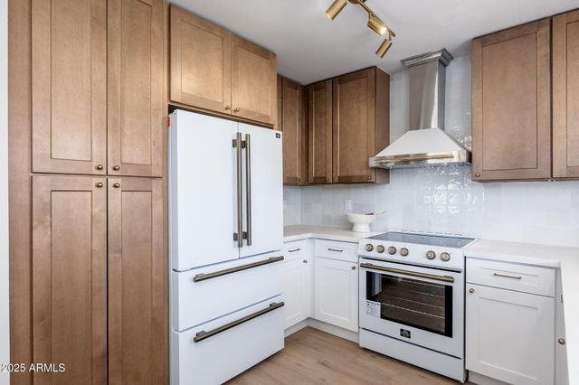 5752 N SCOTTSDALE Road, Paradise Valley, AZ 85253