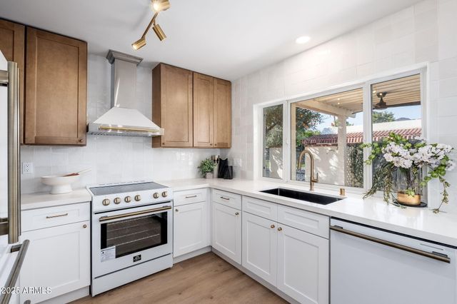 5752 N SCOTTSDALE Road, Paradise Valley, AZ 85253