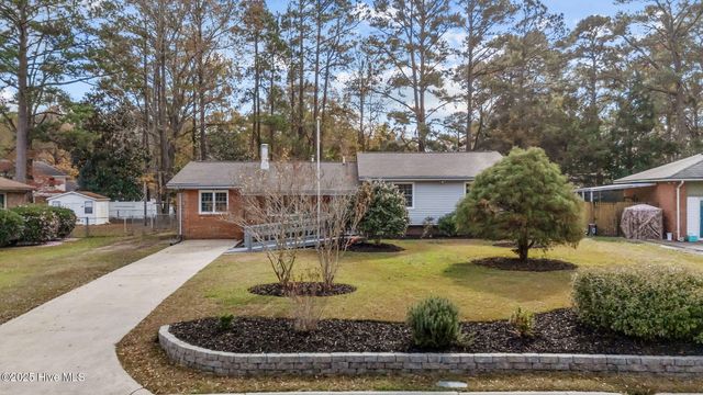 1002 Albemarle Court, New Bern, NC 28562