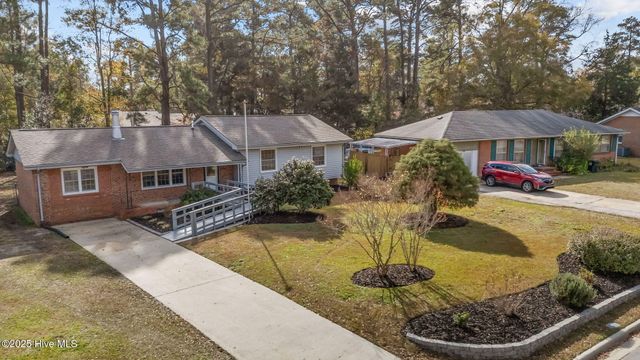 1002 Albemarle Court, New Bern, NC 28562
