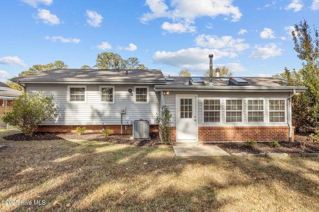 1002 Albemarle Court, New Bern, NC 28562