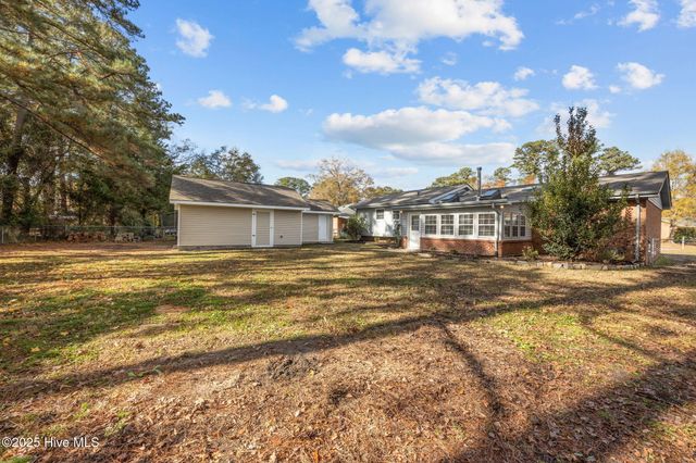 1002 Albemarle Court, New Bern, NC 28562