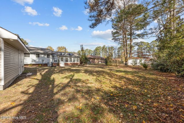 1002 Albemarle Court, New Bern, NC 28562