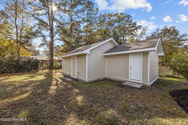 1002 Albemarle Court, New Bern, NC 28562