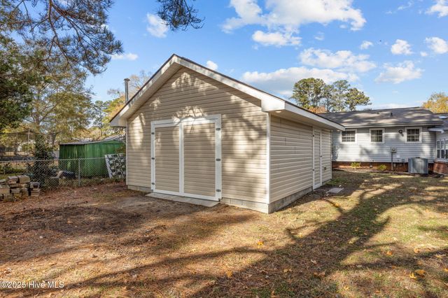 1002 Albemarle Court, New Bern, NC 28562