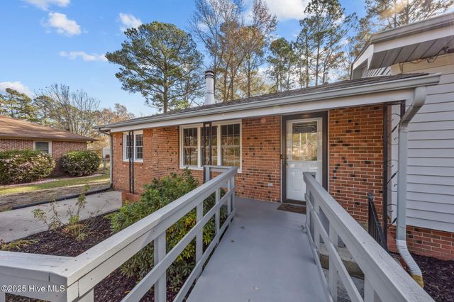 1002 Albemarle Court, New Bern, NC 28562