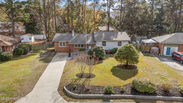 1002 Albemarle Court, New Bern, NC 28562