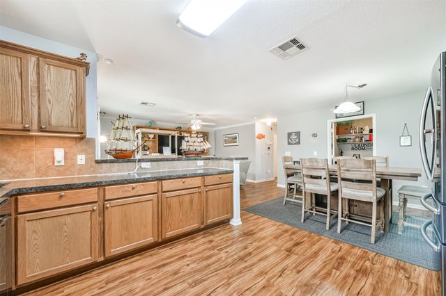 448 7th Street, Dickinson, TX 77539