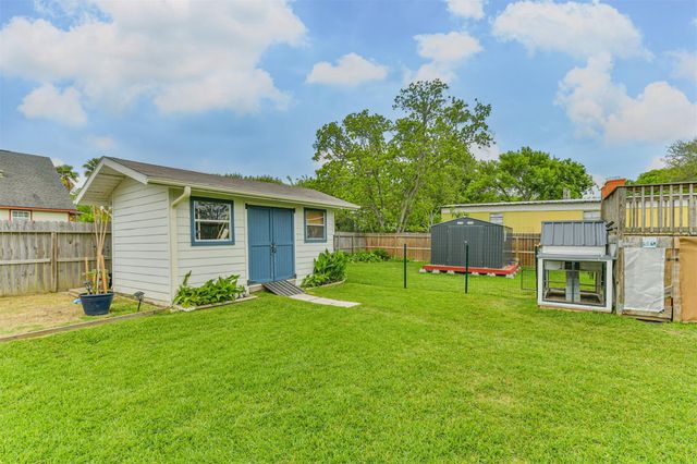 448 7th Street, Dickinson, TX 77539