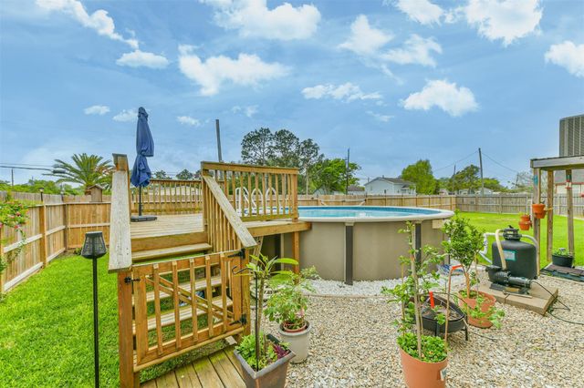 448 7th Street, Dickinson, TX 77539