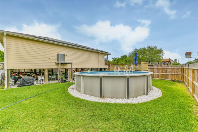 448 7th Street, Dickinson, TX 77539