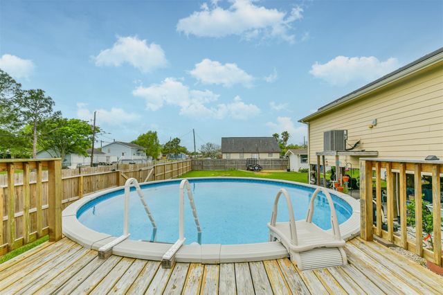 448 7th Street, Dickinson, TX 77539