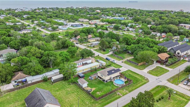 448 7th Street, Dickinson, TX 77539