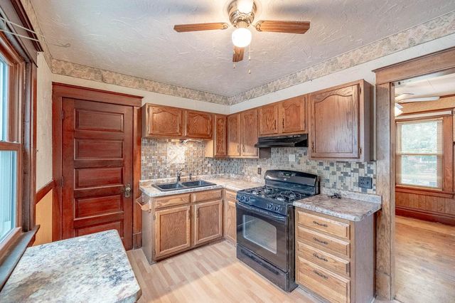 616 Park STREET, Watertown, WI 53098