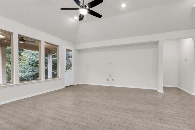 1960 Elkington Circle, Conroe, TX 77304