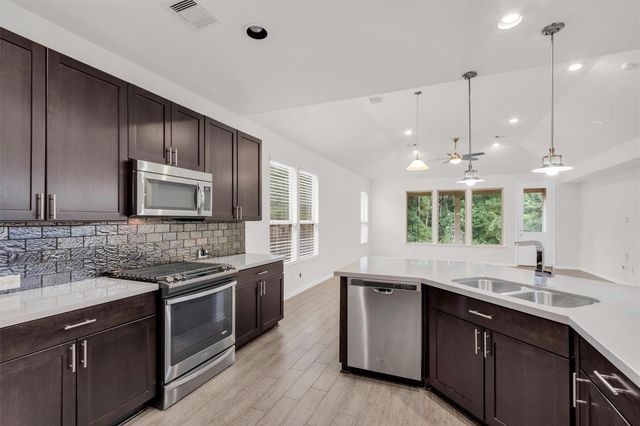 1960 Elkington Circle, Conroe, TX 77304