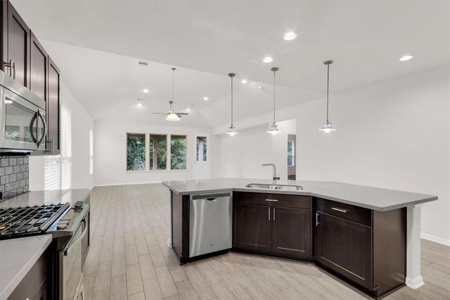 1960 Elkington Circle, Conroe, TX 77304