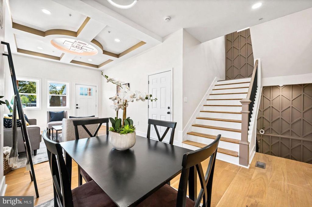 Image 10 of property listing at 8620 ELLEN CT, Parkville, MD 21234