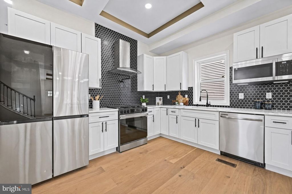 Image 12 of property listing at 8620 ELLEN CT, Parkville, MD 21234