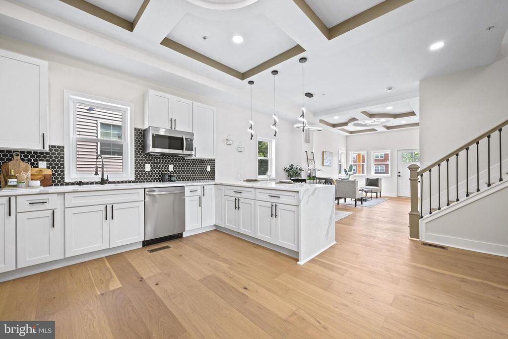 Image 13 of property listing at 8620 ELLEN CT, Parkville, MD 21234