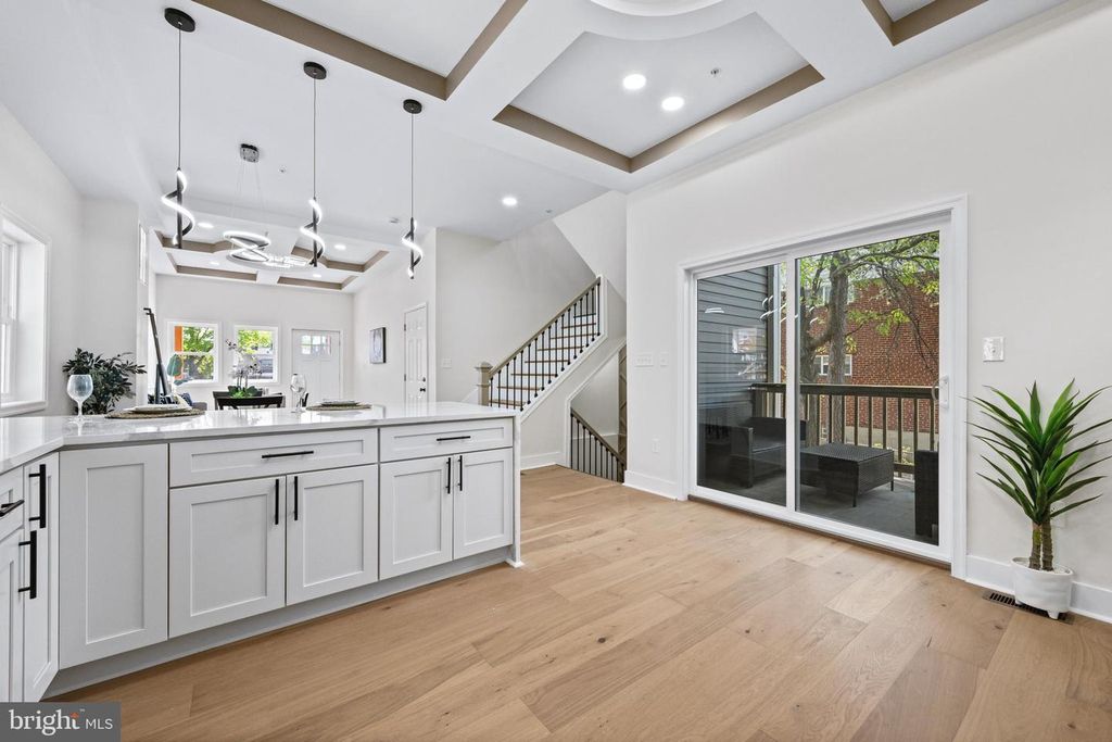 Image 14 of property listing at 8620 ELLEN CT, Parkville, MD 21234