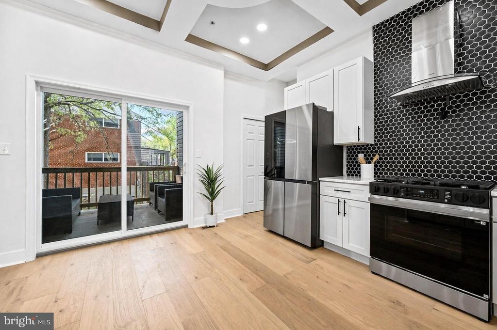 Image 15 of property listing at 8620 ELLEN CT, Parkville, MD 21234